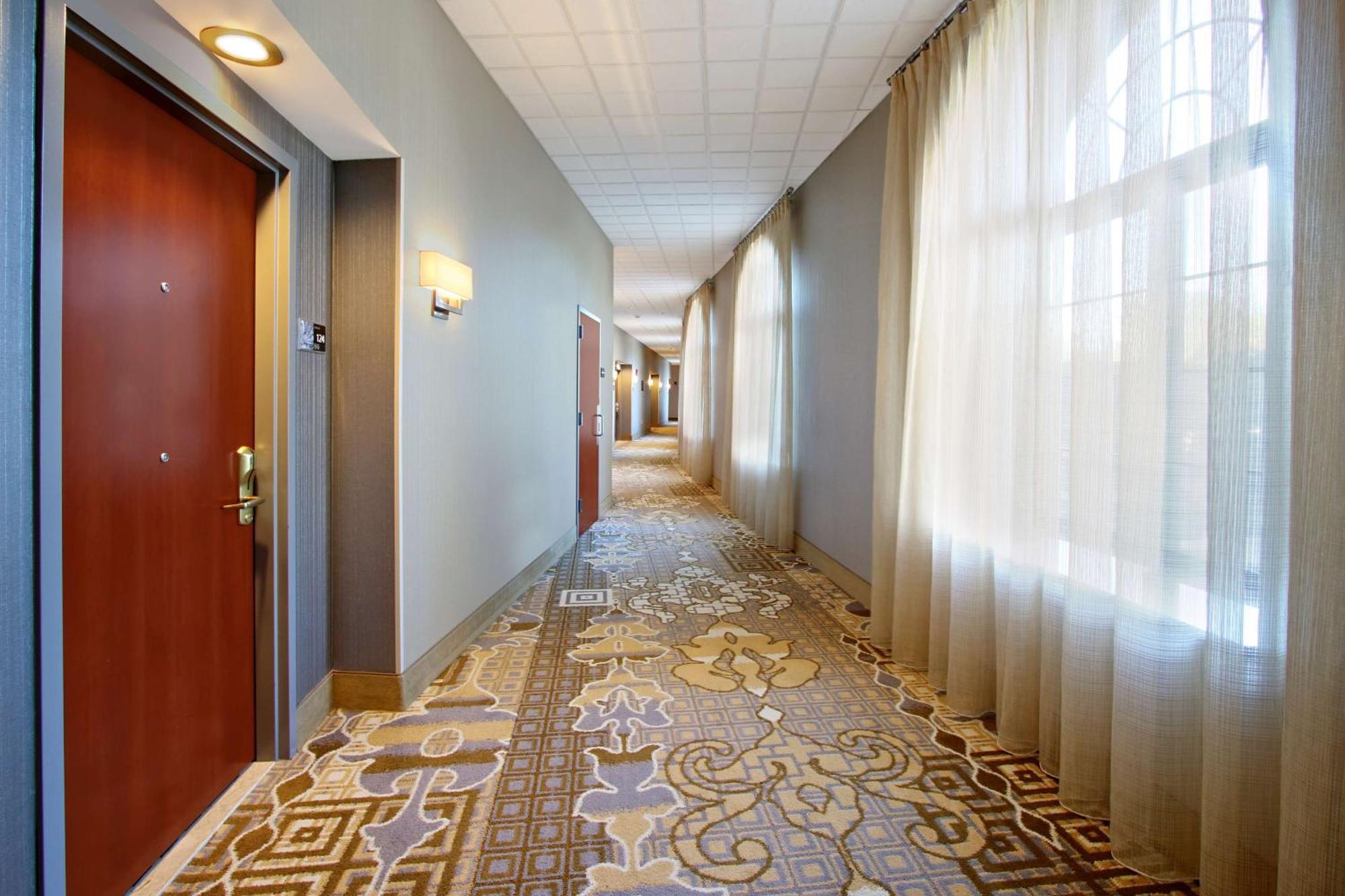 Hampton Inn & Suites By Hilton - Rockville Centre Exterior foto